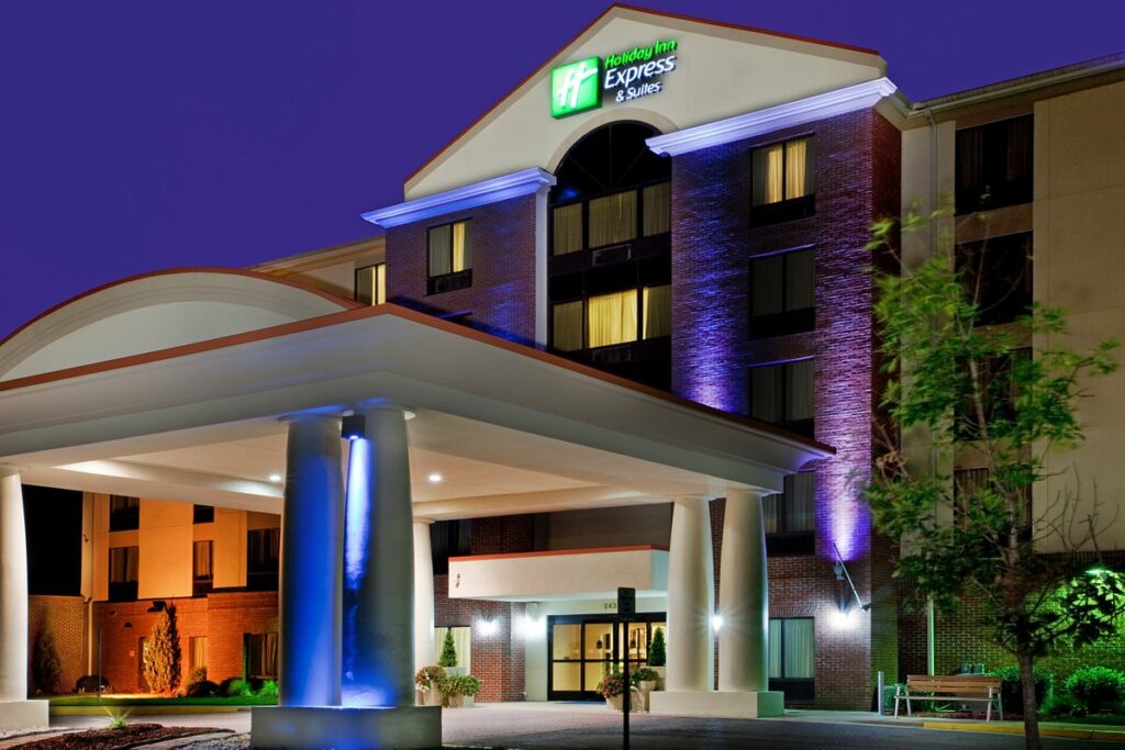 Holiday Inn Express Suites Chesapeake an IHG Hotel